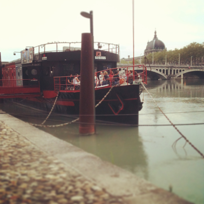 Apéro péniche sur les quais du Rhône Apéro péniche sur les quais du Rhône