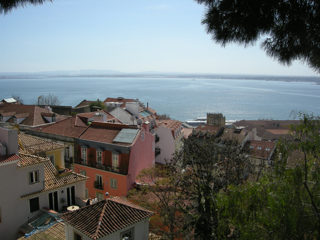 Vue sur les toits de Lisbonne