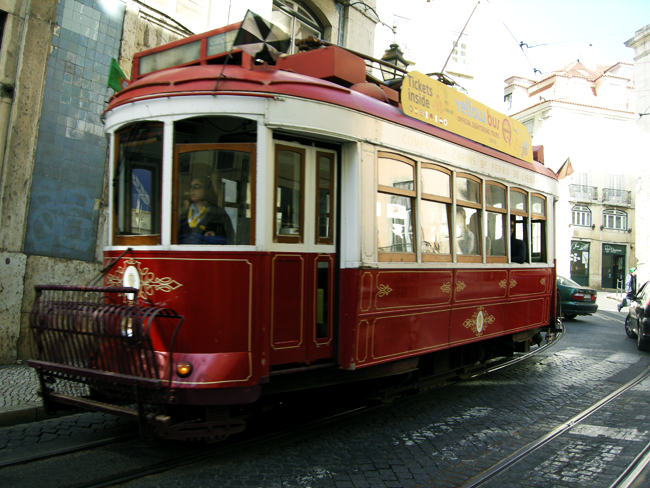 Tramway rouge à Lisbonne