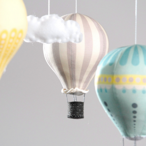 Mobile Montgolfière bébé : le tuto - Blog maman déco & DIY