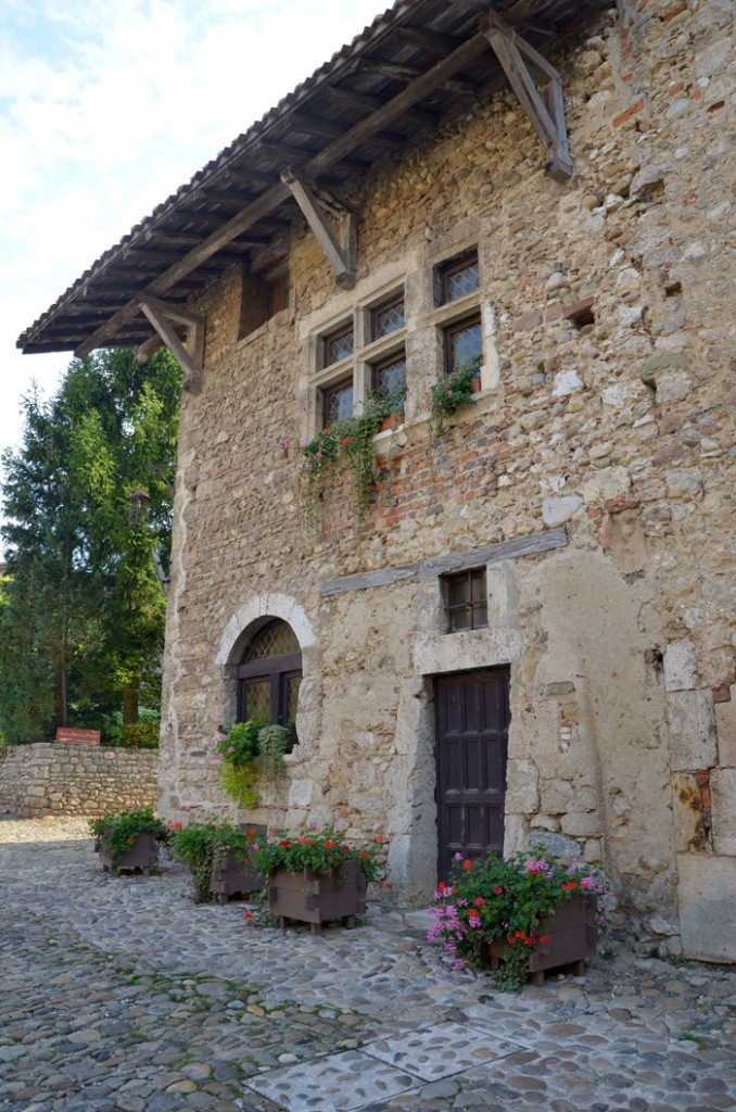 Visite de Pérouges à l'automne