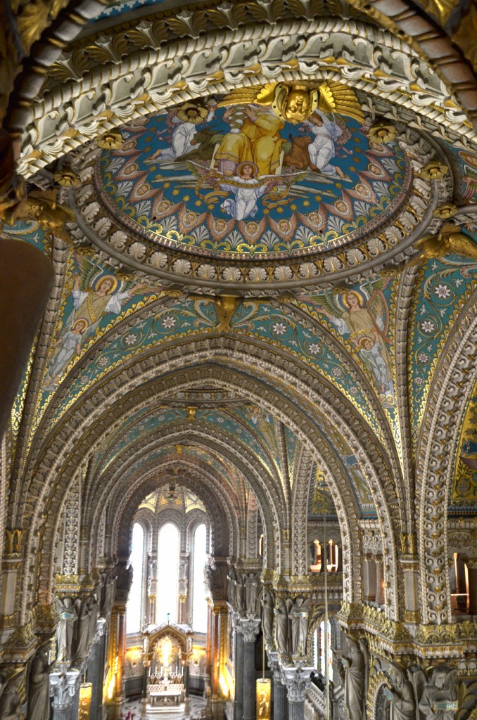 Sur les toits de la basilique Fourvière : visite insolite Lyon