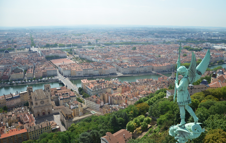 Sur les toits de la basilique Fourvière : visite insolite Lyon