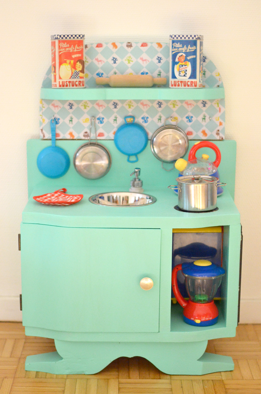 Cuisine enfant en bois dinette avec 4 accessoires rouge bleu