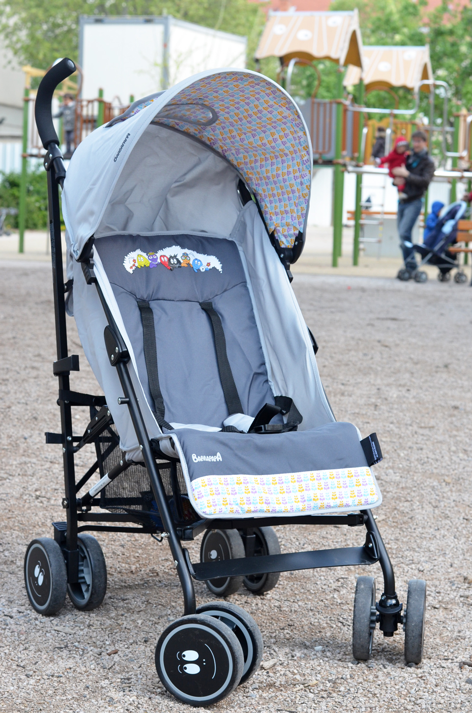 poussette canne autour de bébé