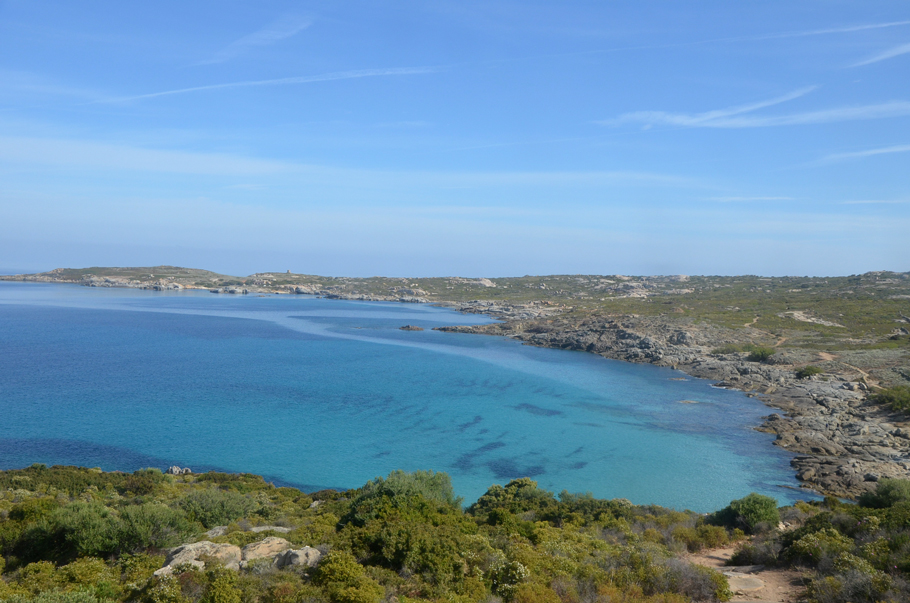 La côte est de la Corse, vue depuis du littoral depuis le Trinichellu