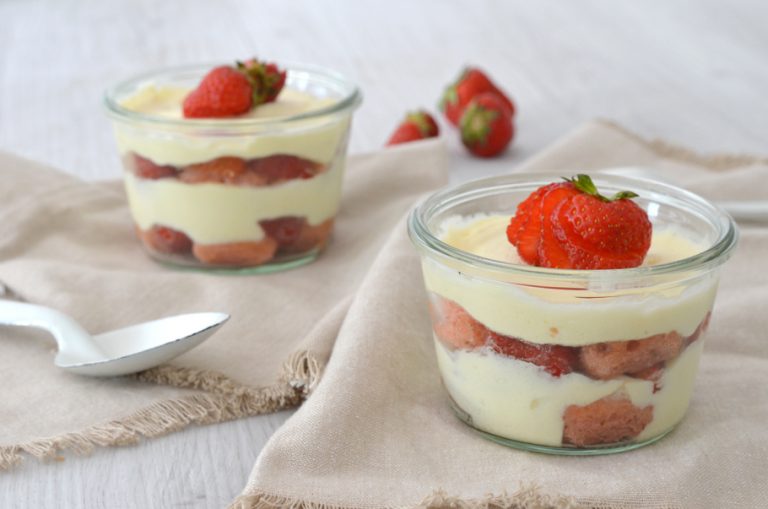 Tiramisu fraises biscuits roses recette