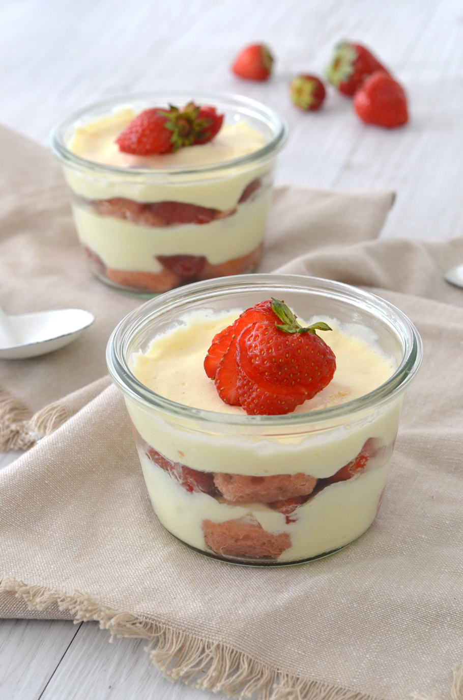 Recette du tiramisu aux fraises et biscuits roses