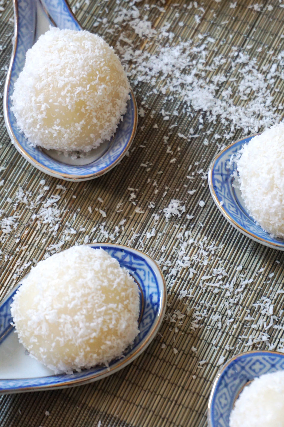 Perles de coco à la farine de riz gluant : Recette de Perles de coco à la  farine de riz gluant