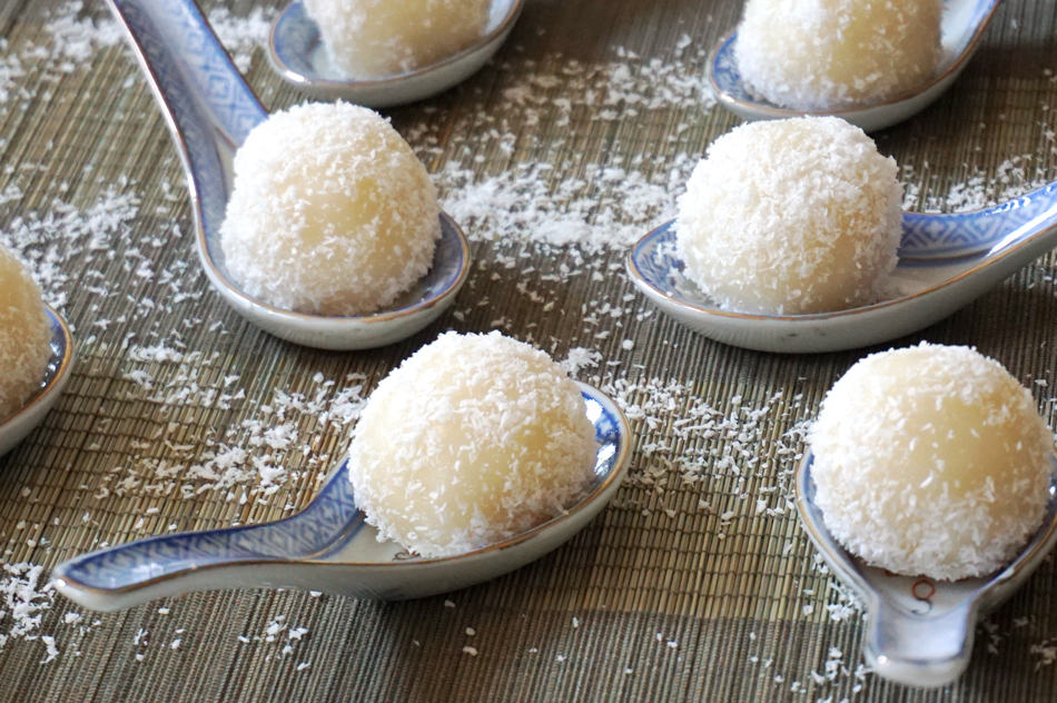 Perles de coco à la farine de riz gluant : Recette de Perles de coco à la  farine de riz gluant