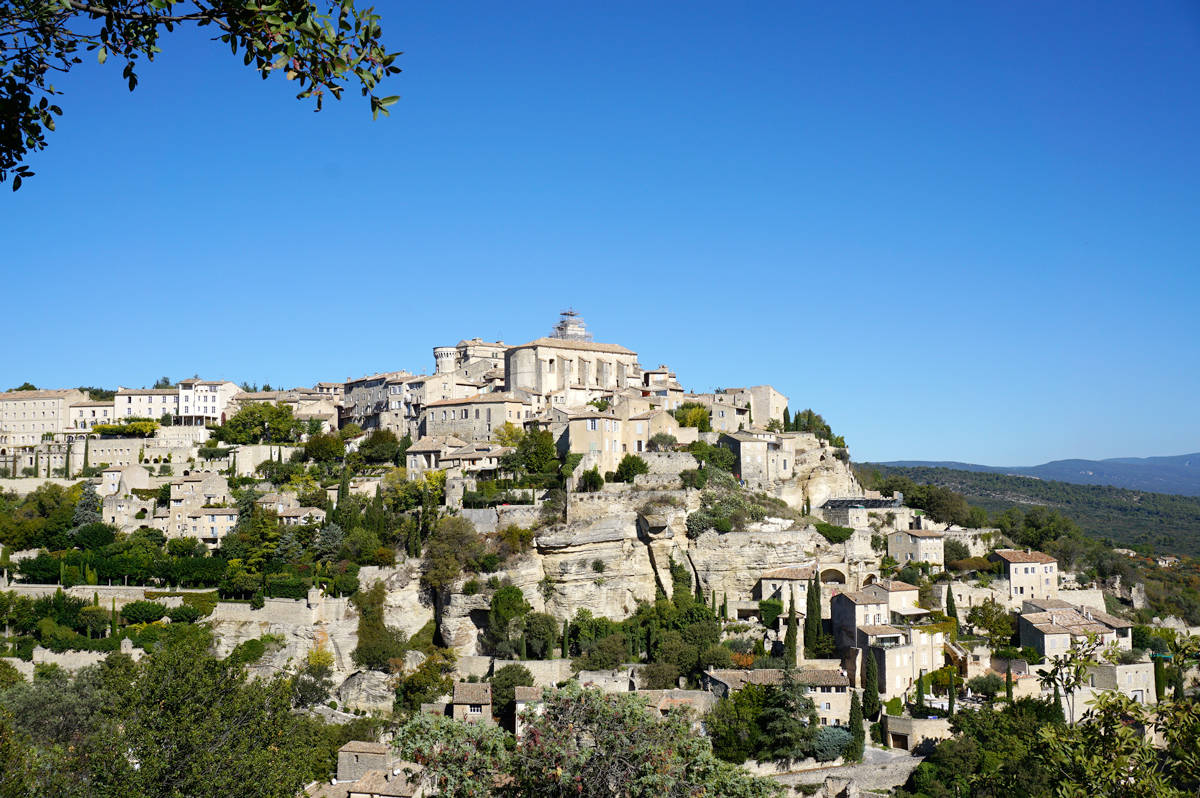 Vue sur le joli village de Gordes