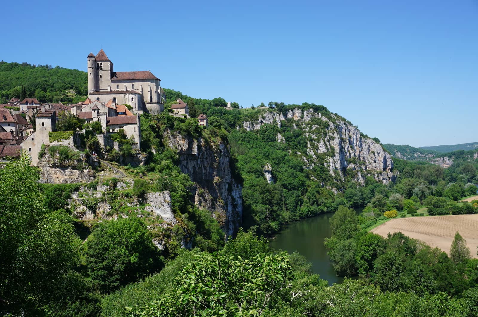Vue sur Saint-Cirq-Lapopie - Lot - Tourisme Occitanie