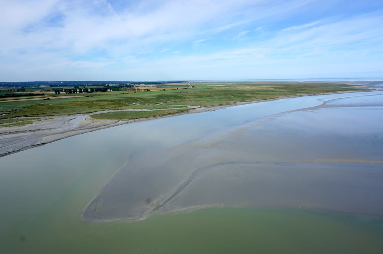 La vue sur la baie du Mont-Saint-Michel et les prés salés depuis l'Abbaye