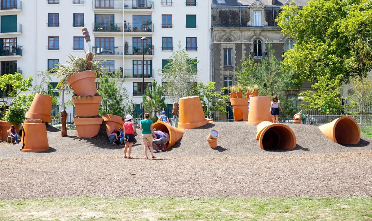 Aire de jeux Dépodépo de Claude Ponti au jardin des Plantes de Nantes