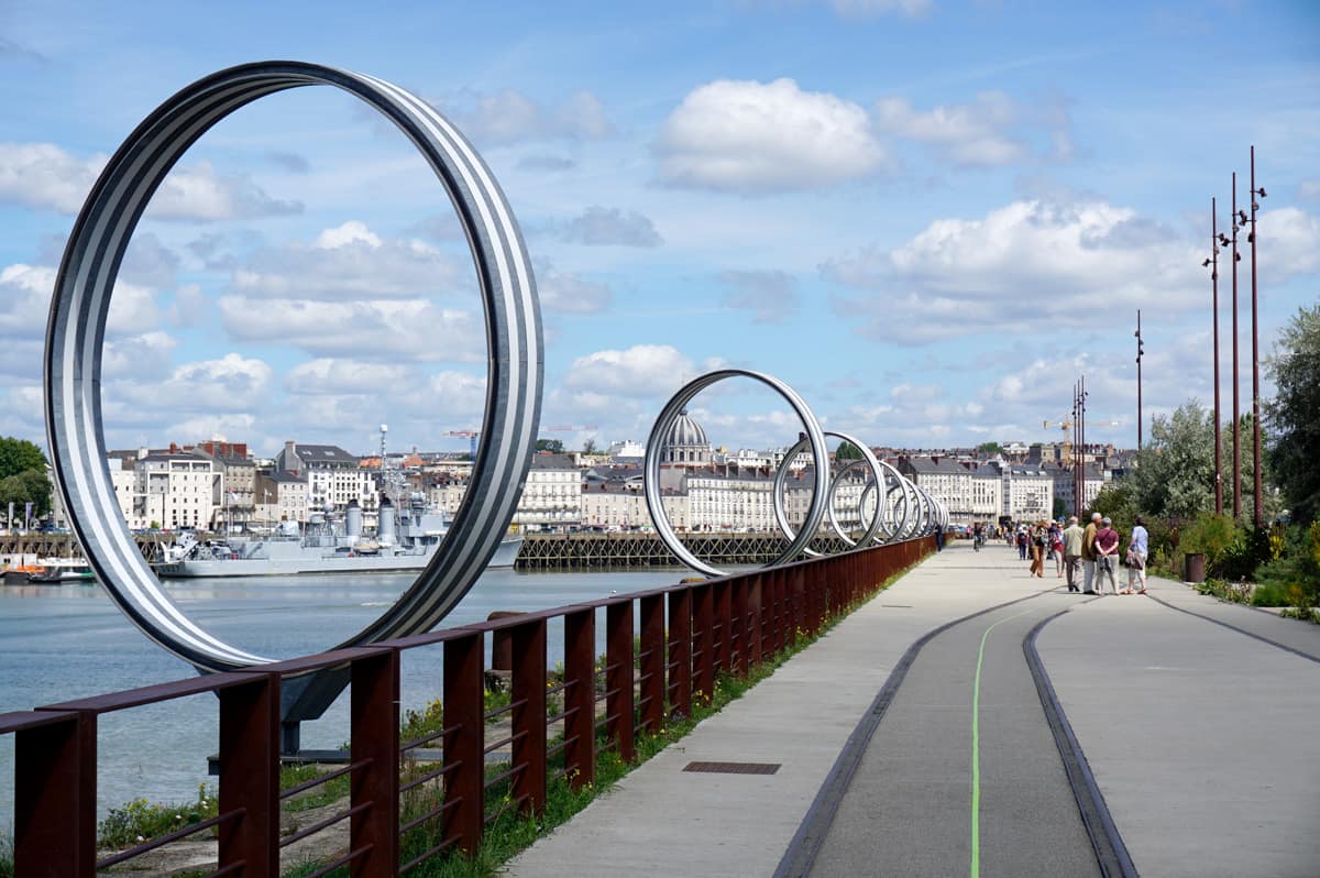 La ligne verte de Nantes sur le quai des Antilles