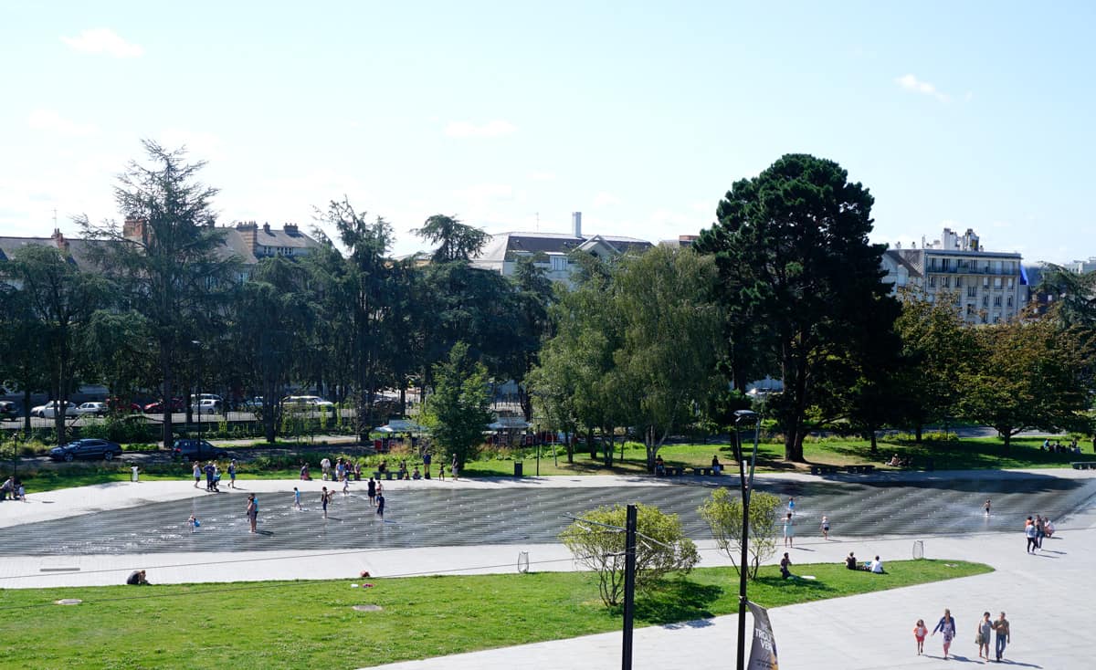 Visiter Nantes avec des enfants : le miroir d'eau