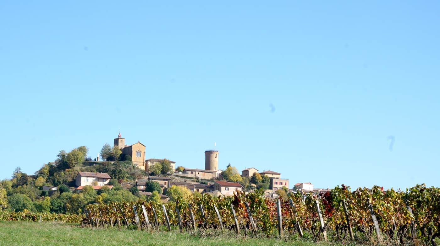 Oingt, derrière les vignes du Beaujolais