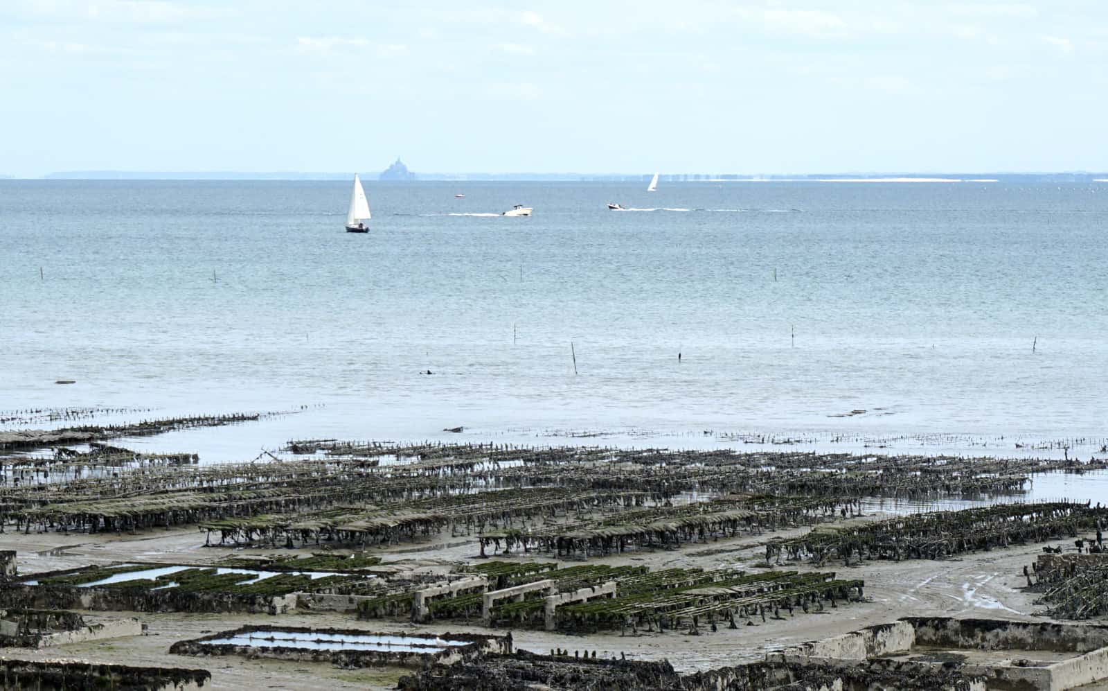 La baie du Mont-Saint-Michel depuis le port de Cancale