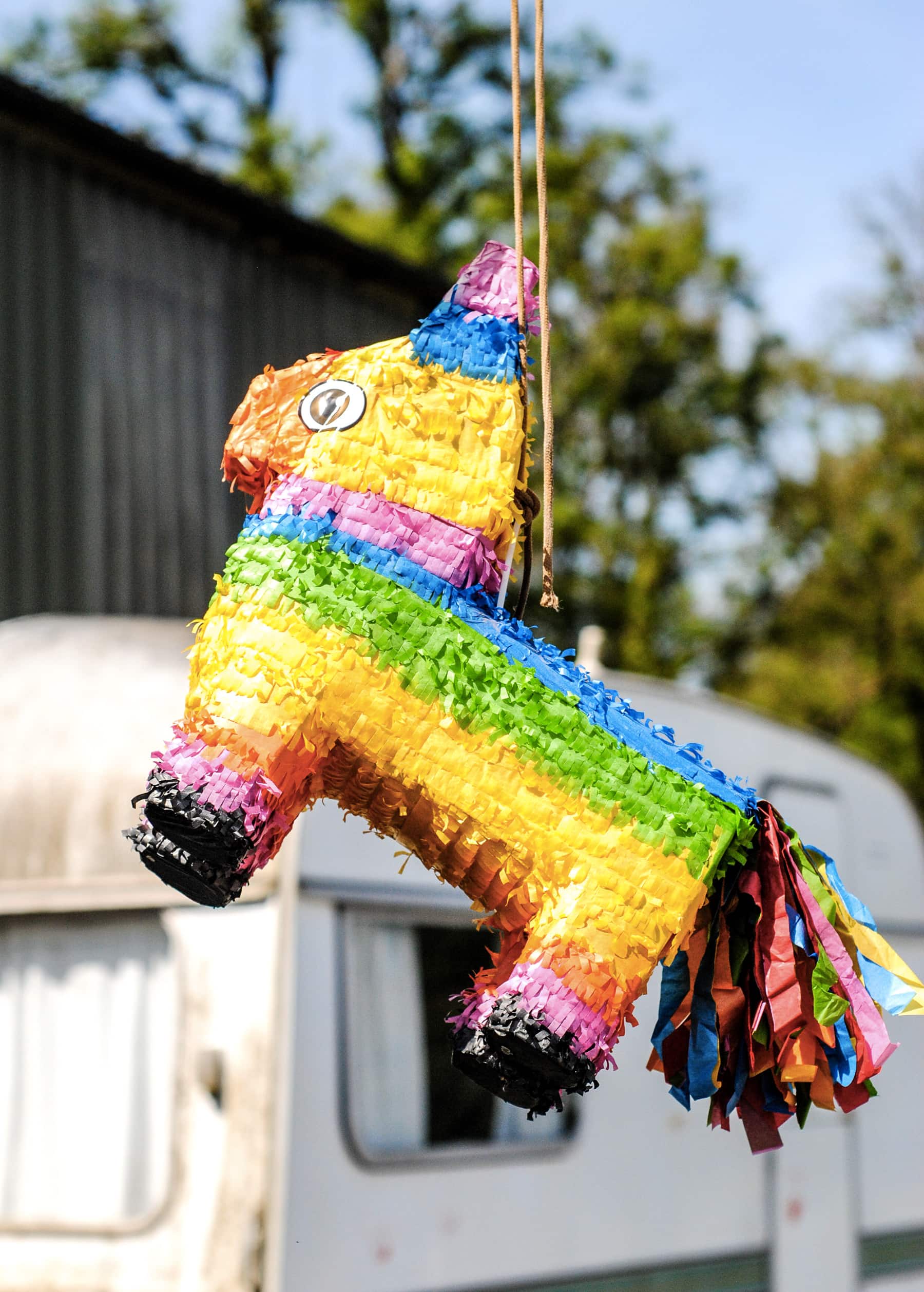 Anniversaire enfant : une pinata à casser