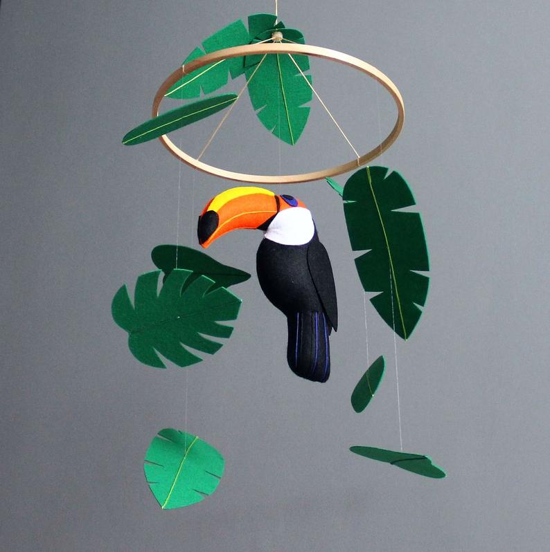 Mobile toucan chambre enfant