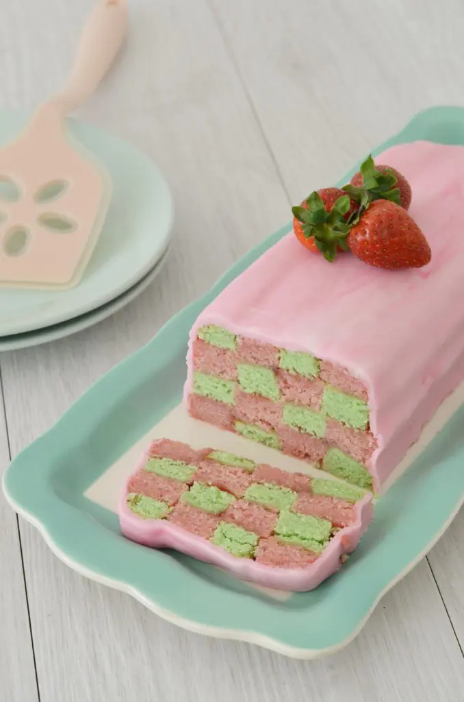 Recette gâteau damier fraises & thé matcha