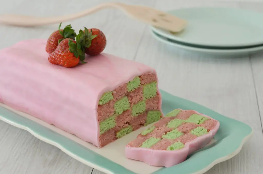 Recette gâteau damier fraises & thé matcha