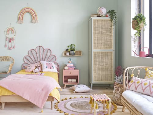 armoire bonnetiere verte et cannage en rotin