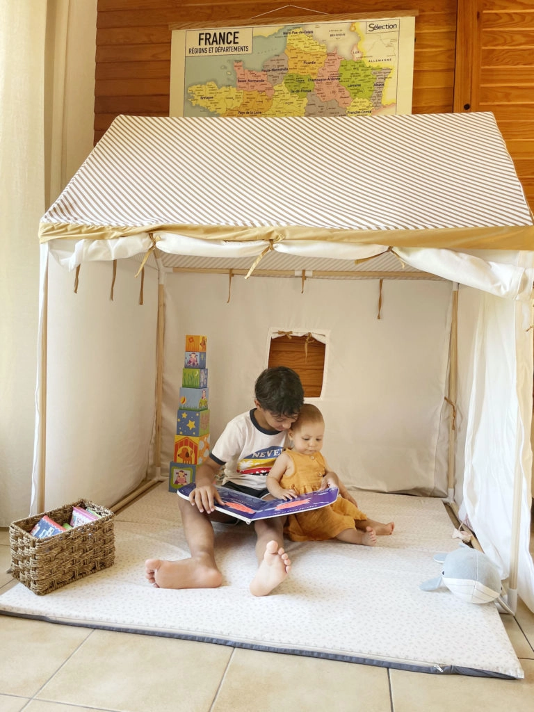 Une cabane maison pour jouer dedans et dehors !