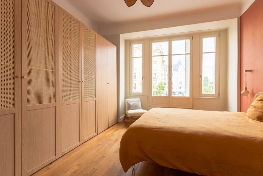 grand dressing chene cannage chambre parentale ikea plum