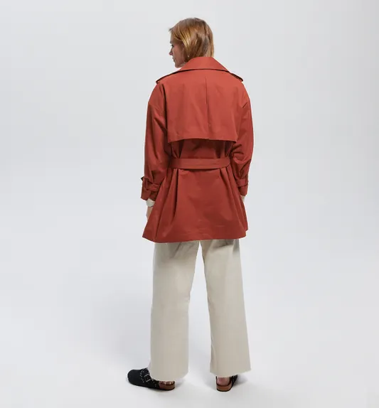 trench court femme
