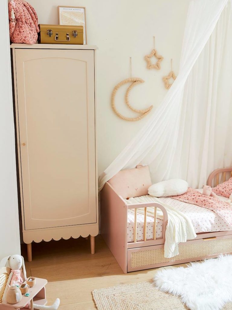 armoire bonnetiere porte enfant