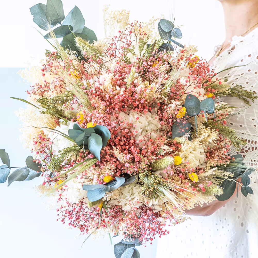 bouquet de fleurs sechees xl a base de gypsophile rose et d hortensia