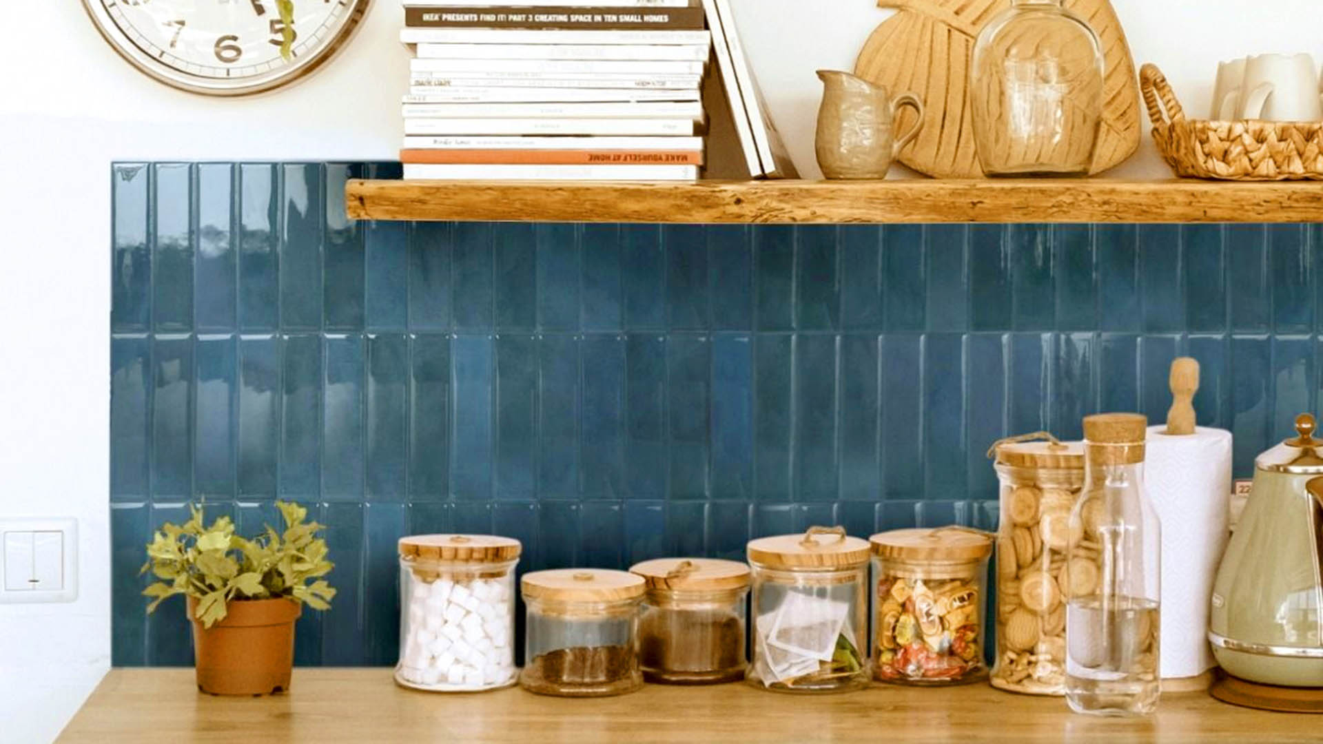 Relooker sa cuisine facilement avec les crédences adhésives