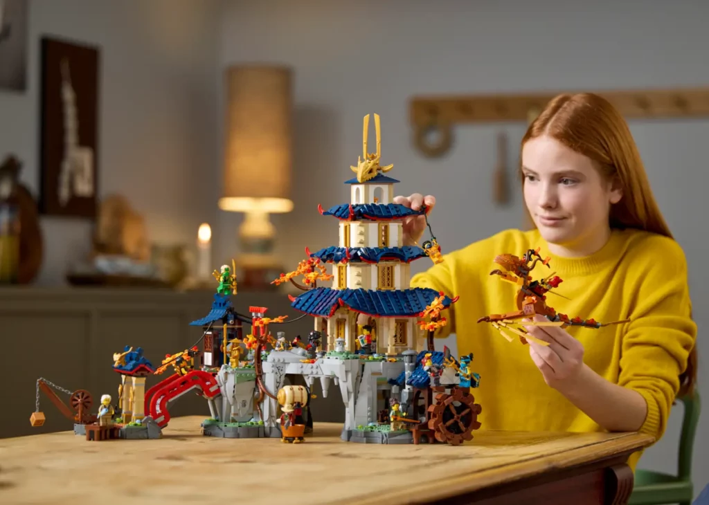 LA VILLE AU TEMPLE DU TOURNOI LEGO NINJAGO