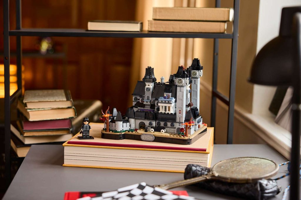 decoration halloween lego mercredi nevermore