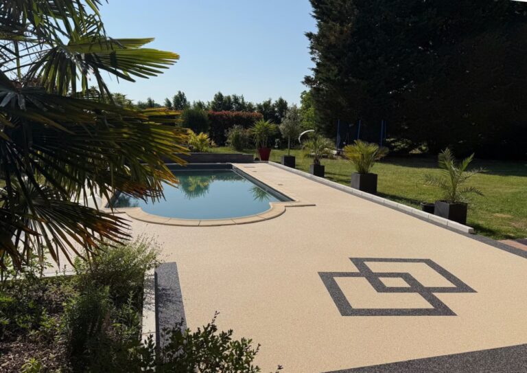 piscine resine moquette de pierre exterieur